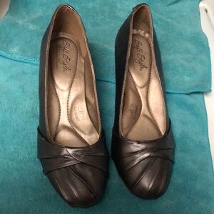 Hush Puppies Soft Style Pewter-tone Pumps